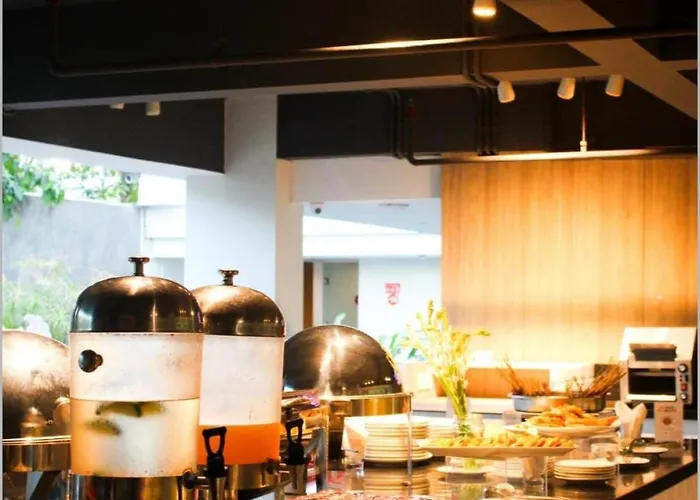 Zuri Express Hotel 3*